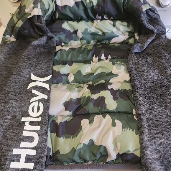 Hurley Green Camo Puffer Vest with Gray Sleeves (NWOT) - Picture 7 of 9